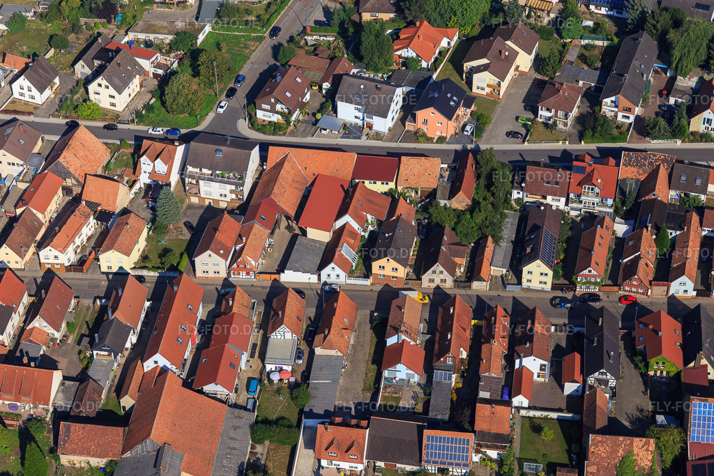 Luftbild: Juststraße aus Süden in Kandel im Bundesland Rheinland-Pfalz in Deutschland. Foto: IMG_094976.jpg vom 24.09.2016 durch Werner Riehm/FLY-FOTO.de
