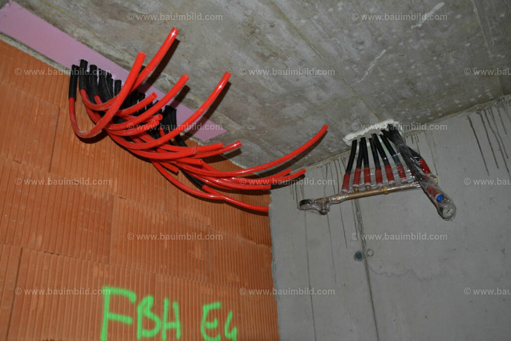 bib-lg16-heizung-0007 | Nach LV-Leistungsgruppen sortierte Detailfotos über den Bau eines Hauses. Alle Hausbau-Bilder direkt vom Urheber und Autor der Website Haus-Selber-Bauen.com