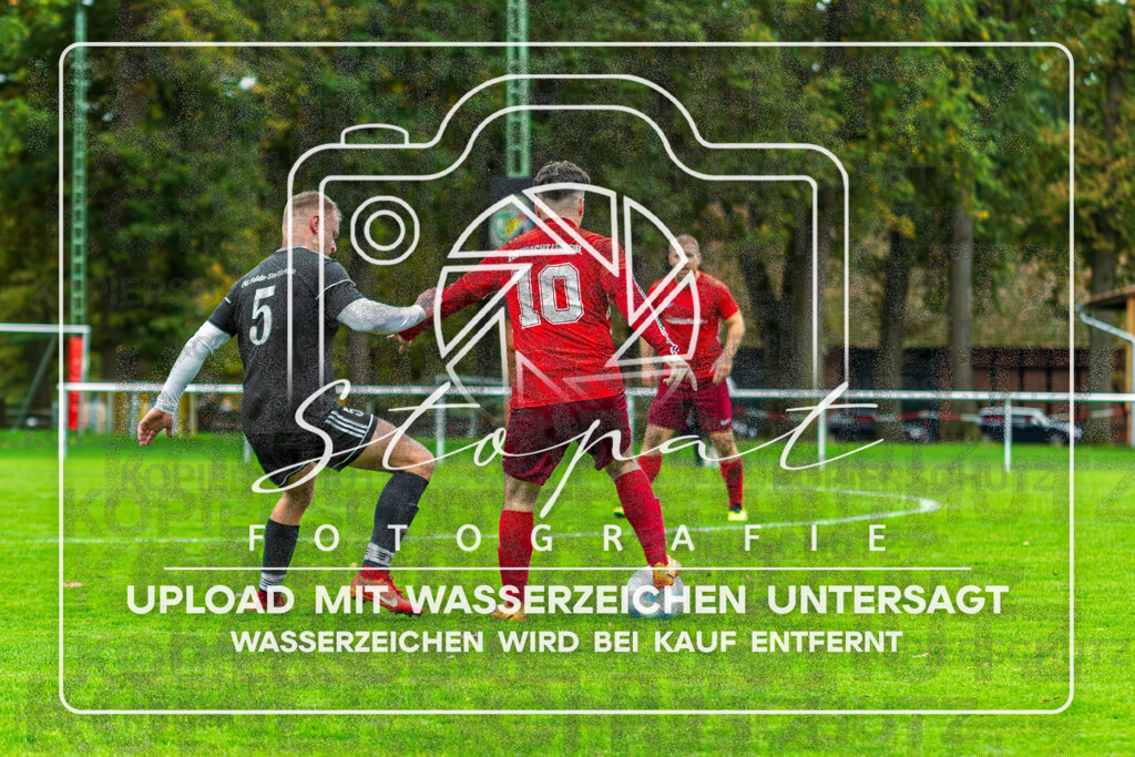 FSFSLEN-1057 | Rezan Alpinar (Eintracht Leinetal 4 #10) beim Herren 3. Kreisklasse HK Spiel zwischen FG Fulde-Stellichte 2 und Eintracht Leinetal 4 im Fulder Zentralstadion, Fulde (Simon Paul Stopat) - Realisiert mit Pictrs.com