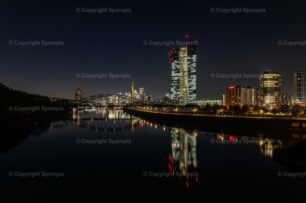 PAR_Skyline_Frankfurt_Night22(11_24) | sparepix - Realisiert mit Pictrs.com