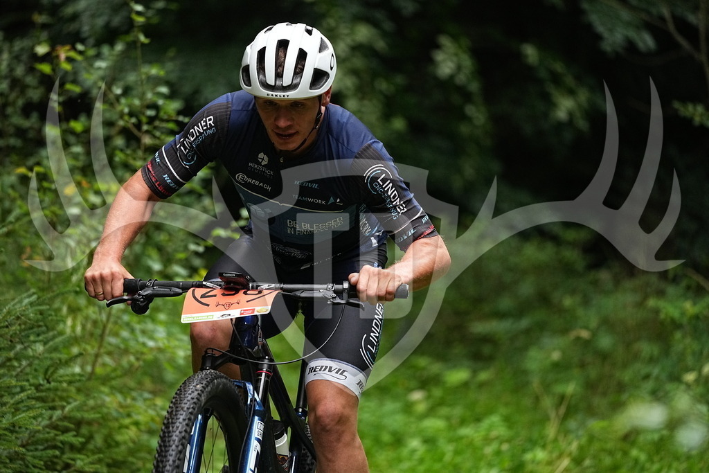 FC109925 | Fotogalerie der Treibjagd im Dunkelwald - Dein MTB Etappenrennen im Erzgebirge - Realisiert mit Pictrs.com