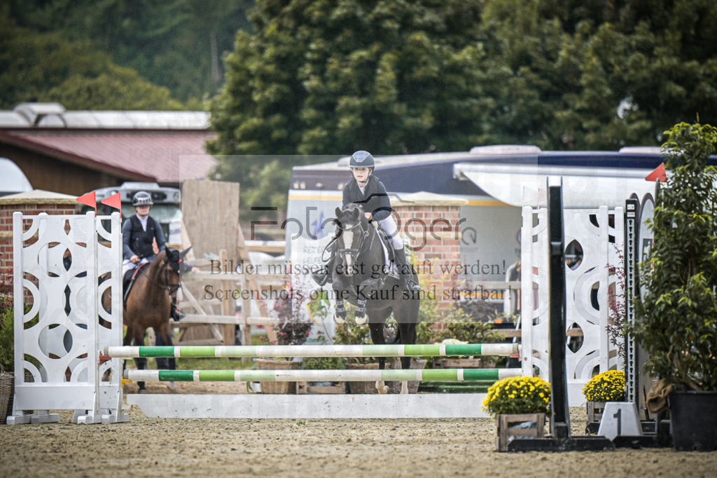DOS_0876 | Entdecke hochwertige Reitturnierfotos von Foto Oger. Professionell, emotional und authentisch – jetzt Lieblingsmomente im Shop bestellen.Deutschlandweite Turnierfotografie. - Realisiert mit Pictrs.com