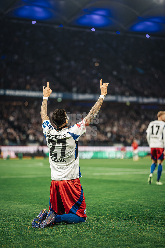 Fußball | Männer | Saison 2024/2025 | 2. Fußball-Bundesliga | 23. Spieltag | Hamburger SV vs. 1. FC Kaiserslautern | 21.02.2025 | Davie Selke (#27, HSV) mit einem Geben an Gott nach seinem aberkannten Tor