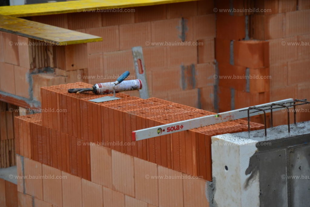 bib-lg07-mauerarbeiten-0160 | Nach LV-Leistungsgruppen sortierte Detailfotos über den Bau eines Hauses. Alle Hausbau-Bilder direkt vom Urheber und Autor der Website Haus-Selber-Bauen.com