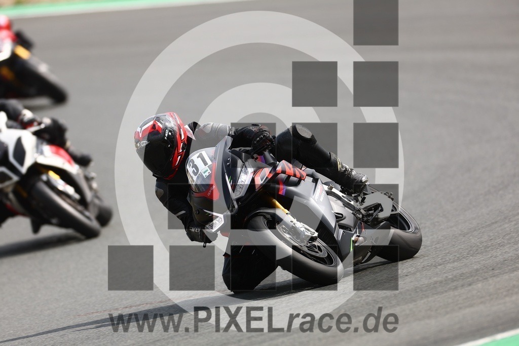 0431-20250616_01002 | Schöne Erinnerungen an spannende Momente - das festzuhalten ist unser Job. PIXELrace.de ist seit 2003 auf den Rennstrecken Europas unterwegs um die Action draußen beim Fahren und die wunderbare Stimmung imm Fahrerlager für euch einzufangen.