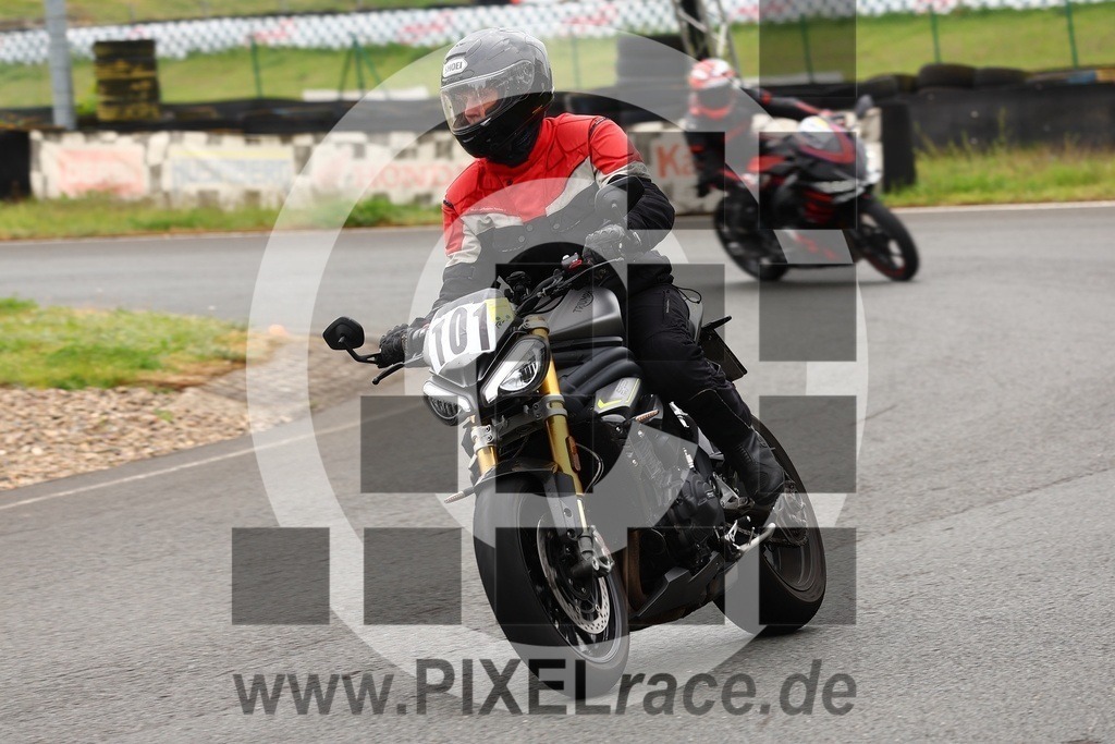 0101-20260509_02144 | Schöne Erinnerungen an spannende Momente - das festzuhalten ist unser Job. PIXELrace.de ist seit 2003 auf den Rennstrecken Europas unterwegs um die Action draußen beim Fahren und die wunderbare Stimmung imm Fahrerlager für euch einzufangen.