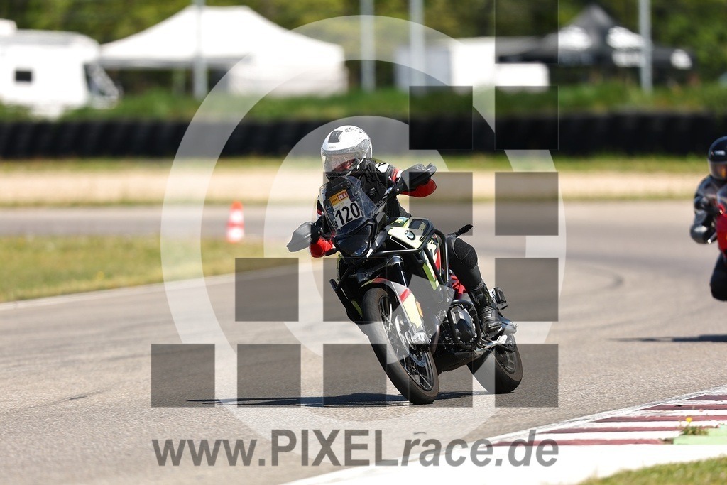 0120-20260426_02271 | Schöne Erinnerungen an spannende Momente - das festzuhalten ist unser Job. PIXELrace.de ist seit 2003 auf den Rennstrecken Europas unterwegs um die Action draußen beim Fahren und die wunderbare Stimmung imm Fahrerlager für euch einzufangen.