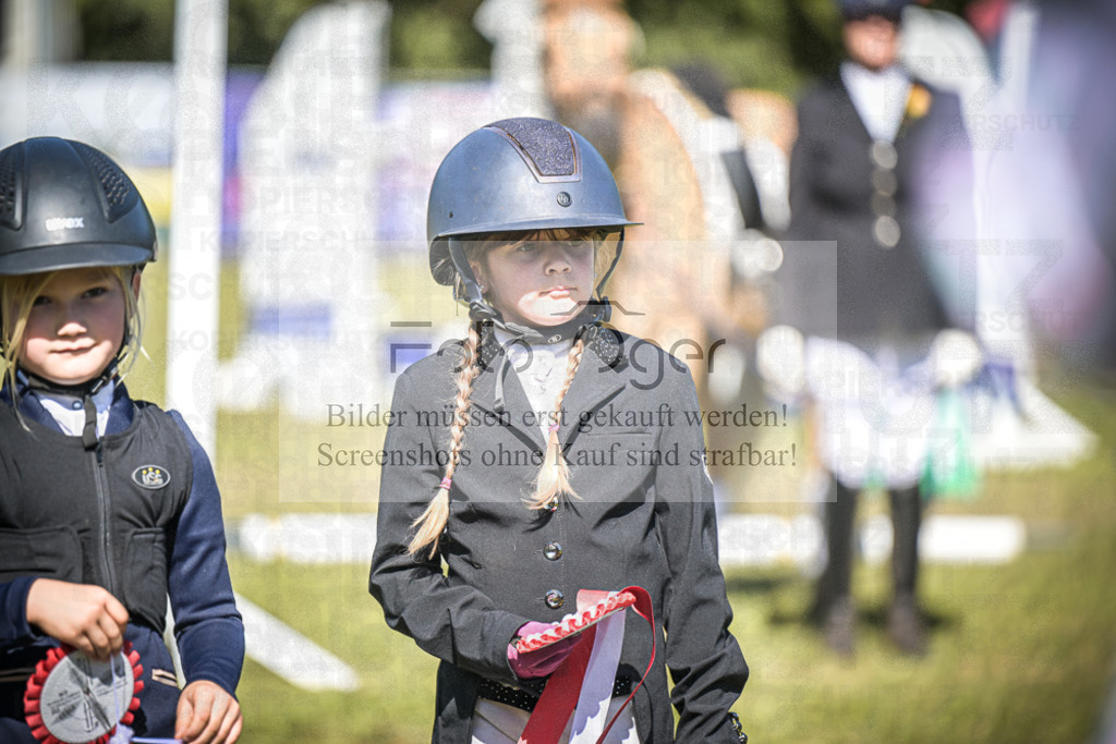 DOS_0421 | Entdecke hochwertige Reitturnierfotos von Foto Oger. Professionell, emotional und authentisch – jetzt Lieblingsmomente im Shop bestellen.Deutschlandweite Turnierfotografie. - Realisiert mit Pictrs.com