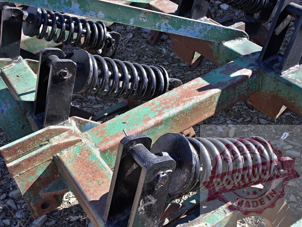 Rusted agricultural machinery springs for farming equipment | Rusted metal springs providing suspension on agricultural machinery parts - Realisiert mit Pictrs.com
