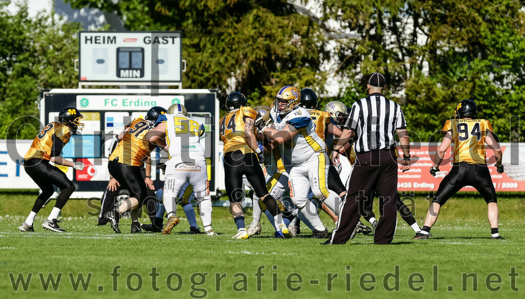 2022-05-14_046_Erding_Bulls_gegen_Munich_Cowboys_2 | Erding, Deutschland, 14.05.2022:
Fußball, Regionalliga 2022, 3. Spieltag, Erding Bulls gegen Munich Cowboys 2, Endergebnis: 20:30

Stefan Schwering (Erding Bulls, #58)

Foto: Christian Riedel / fotografie-riedel.net