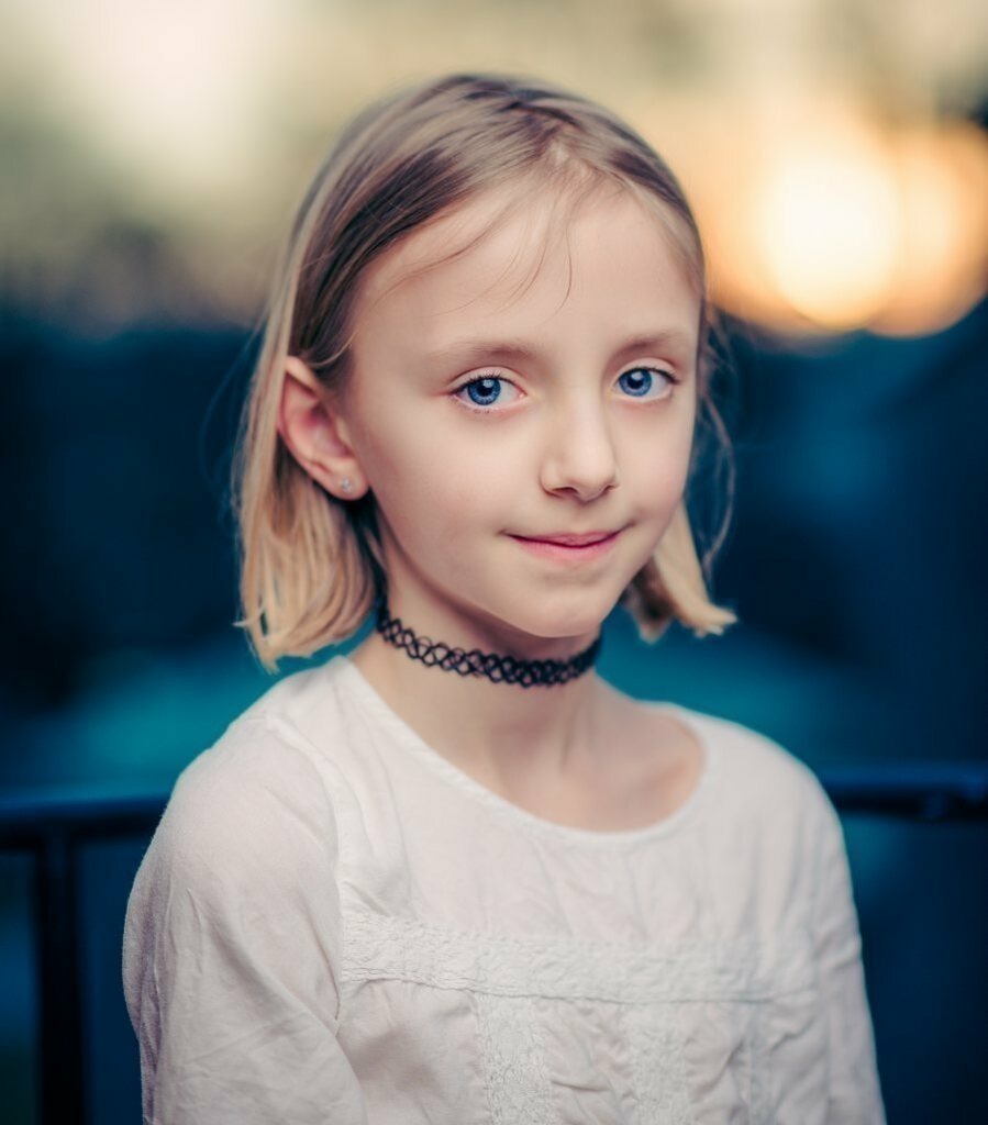 2-10-900-1025 | Humorvoller & geduldiger Kindergartenfotograf für Kassel und Nordhessen. Authentische Kinderfotos mit Herz – der Fotograf mit dem Frosch. - Realisiert mit Pictrs.com