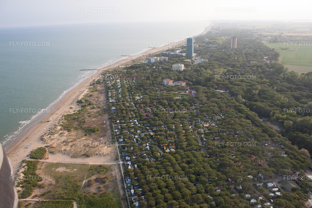 Aerial view: View of the town in Lido di Jesolo in the state Veneto, Italy.Photo: IMG_50302.jpg taken on 06/07/2012 by Werner Riehm/FLY-FOTO.comResolution of the original: 4752 x 3168 px