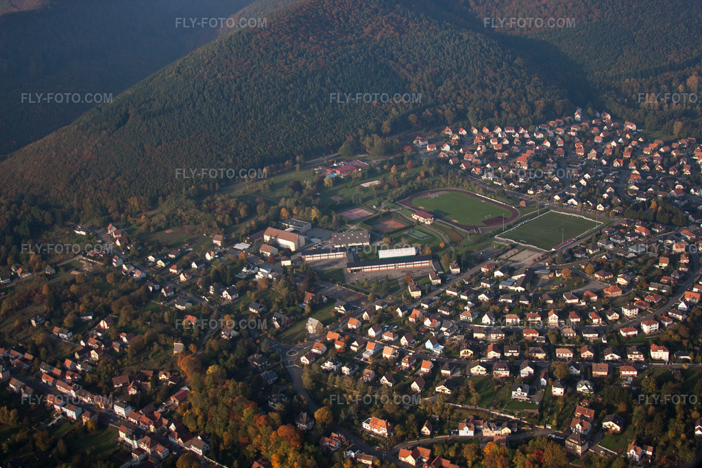 Aerial view: View of the town in Niederbronn-les-Bains in the state Bas-Rhin, France.Photo: IMG_54158.jpg taken on 10/21/2012 by Werner Riehm/FLY-FOTO.comResolution of the original: 4752 x 3168 px