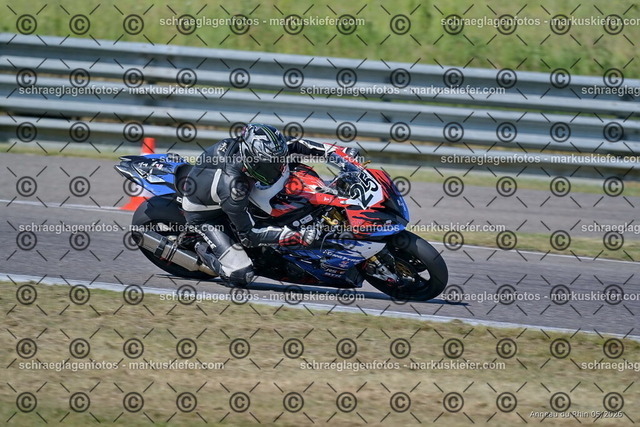 26BT02-0038 | markuskiefer.com - Realisiert mit Pictrs.com