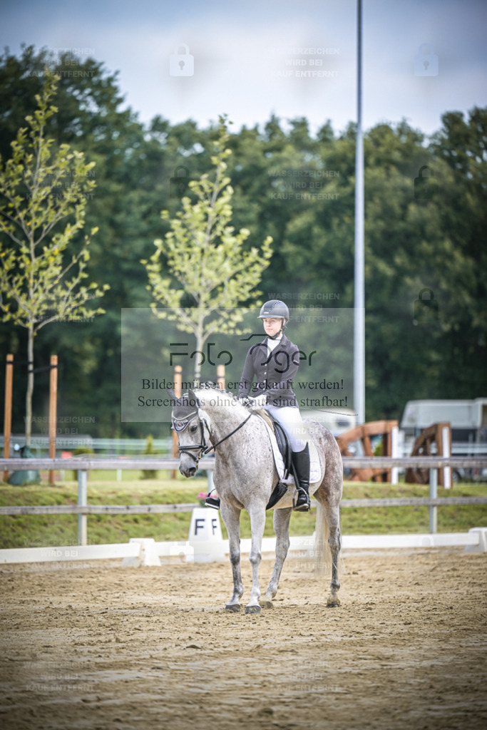 DOS_1088 | Entdecke hochwertige Reitturnierfotos von Foto Oger. Professionell, emotional und authentisch – jetzt Lieblingsmomente im Shop bestellen. - Realisiert mit Pictrs.com