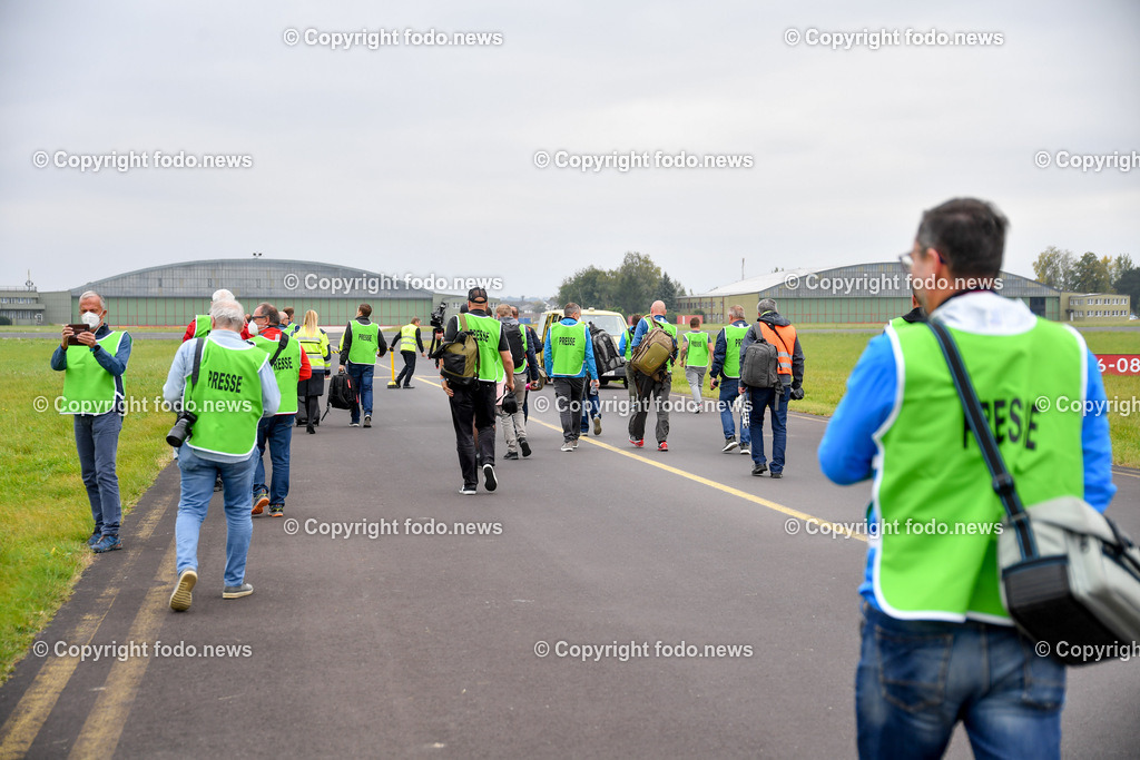 Flughafen Linz Hoersching_ Landung Antonov AN 225_ 05.10.2021-2 | 05.10.2021, Linz Hörsching, AUT, Flughafen Linz, Linz Airport, Landung Antonov 225, im Bild Antonov 225 - größtes und schwerstes Transportflugzeug der Welt zu Gast in Linz, Pressevertreter