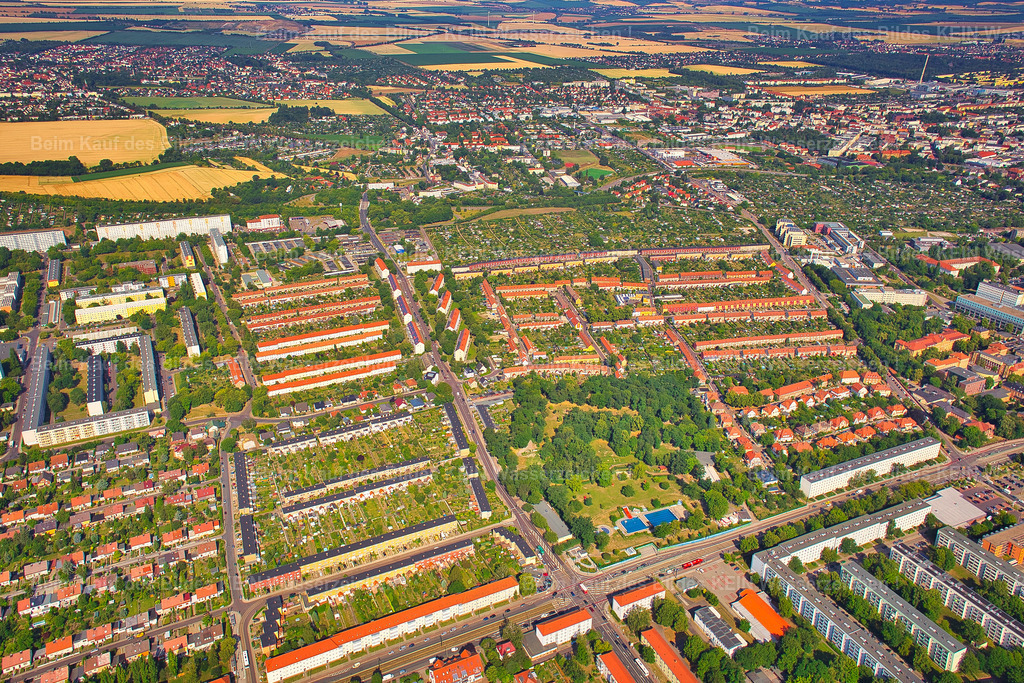 Magdeburg_Kolonie_Gartenstadt_GWG_Leipziger_Brenneckestraße_Schilfbreite_3726 | Diese Luftaufnahme stammt aus meinem Magdeburger Luftbildarchiv. Sie zeigt einen weiteren Blick auf die Landeshauptstadt aus der Vogelperspektive. Nach und nach werden alle Motive mit individuellen Informationen und Beschreibungen ergänzt. Selbstverständlich können Sie dieses Luftbild als Download oder hochwertiges Wandbild bestellen. - Realisiert mit Pictrs.com