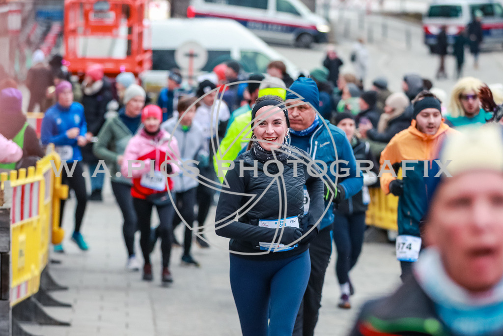 SILVESTERLAUF LINZ 25 | Linz, AUSTRIA, 31. Dezember 25, TRIRUN SILVESTERLAUF LINZ 25 , Image shows: 
Photo: WAPICS / BINDER Manuel