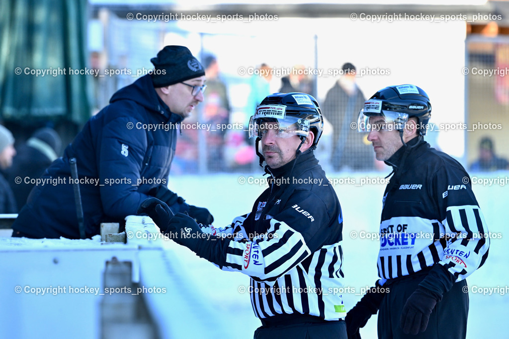 EC Tigers Paternion vs. EC FELD AM SEE/DSG LEDENITZEN | Holzer Daniel Referee, DREIER Alexander Referee, Headcoach EC FELD AM SEE Ledenitzen STEINWENDER Robert, EC Tigers Paternion vs. EC FELD AM SEE/DSG LEDENITZEN, EC Tigers Paternion vs. EC FELD AM SEE/DSG LEDENITZEN am 04.01.2026 in Paternion (Eislaufplatz Paternion), Austria, (Photo by Bernd Stefan)