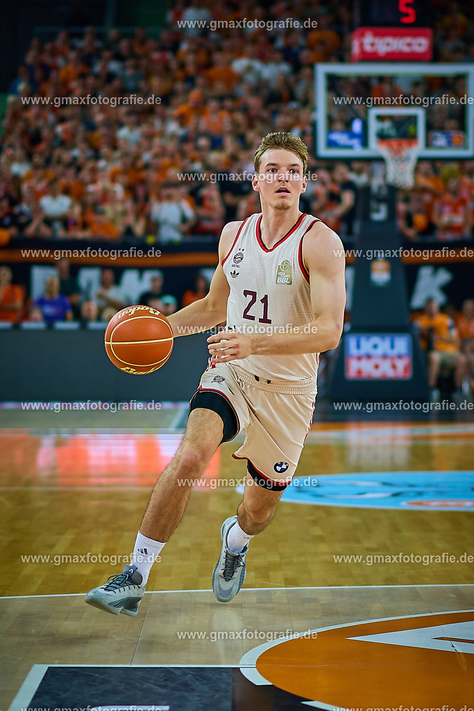 GER, ratiopharm ulm gegen FC Bayern, Basketball, 2. PlayOff, Finale, EasyCredit Bundesliga, Spielzeit 2024/2025, 18.06.2025 | Justus Hollatz (FC Bayern, #21)GER, ratiopharm ulm gegen FC Bayern, Basketball, 2. PlayOff, Finale, EasyCredit Bundesliga, Spielzeit 2024/2025, 18.06.2025Foto: Eibner-Pressefoto/Gerald Oelze-de Stoppany