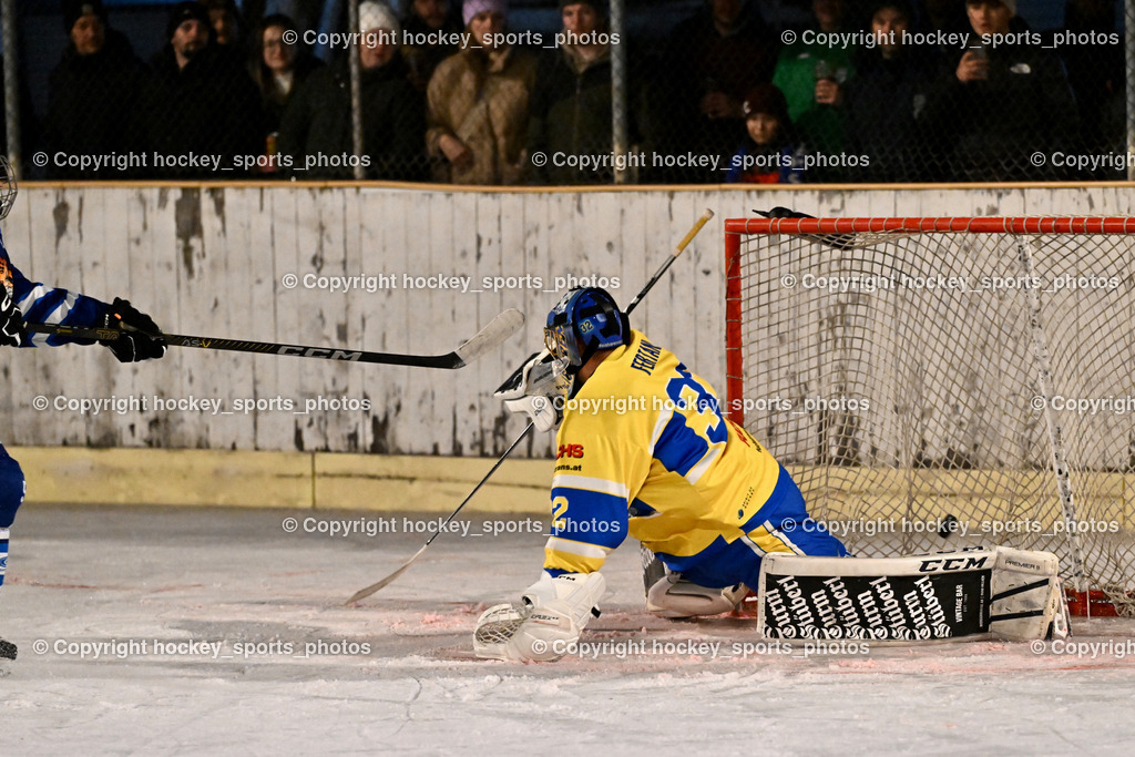 ELV Zauchen vs. EC Tigers Paternion  | #32 Fertani Karim ELV Zauchę, Tor EC Tigers Paternion, ELV Zauchen vs. EC Tigers Paternion , ELV Zauchen vs. EC Tigers Paternion  am 02.01.2025 in Eisoval Zauchen (Stadthalle Villach), Austria, (Photo by Bernd Stefan)