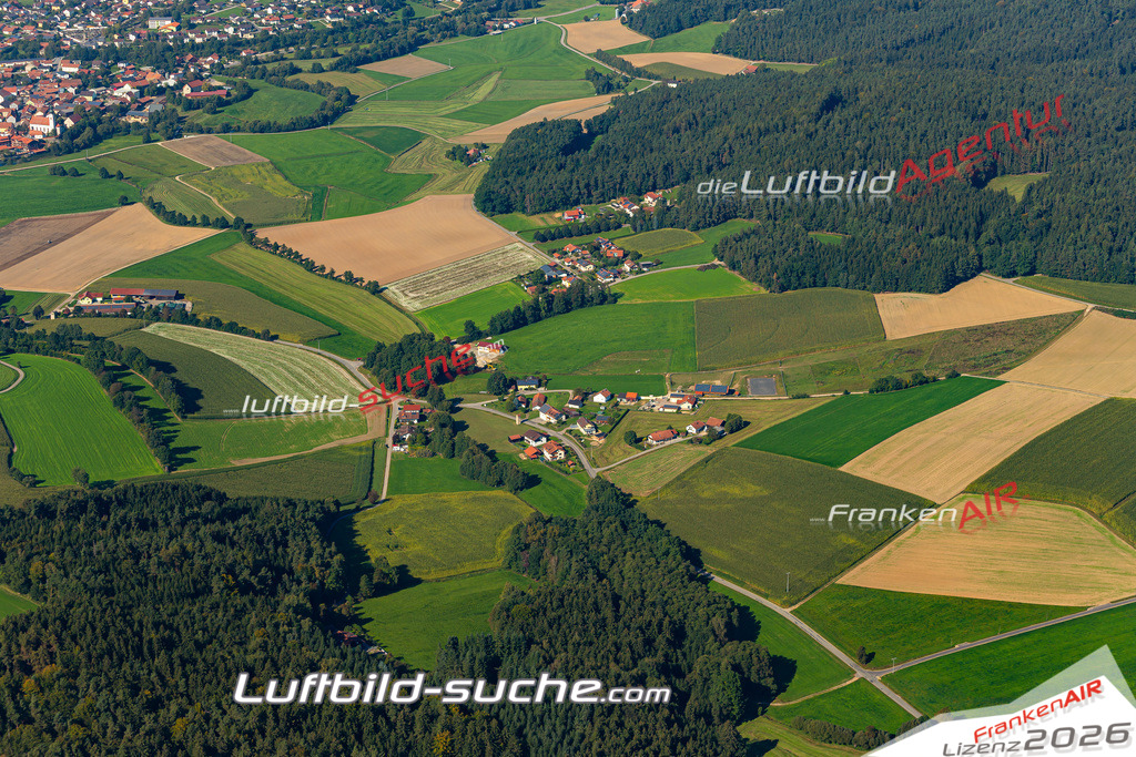 Aktuelles Luftbild von Grasfilzing Arnschwang Kauf mit Lizenz / Bildrechten möglich- Die Luftaufnahme wurde 2021 mittels UL-Flugzeug erstellt ( keine Drohne ) - hochauflösende Kamera-Systeme von  Canon -Beste Qualität - Für grossformatige Ausdrucke geeignet. Die Geschenkidee !