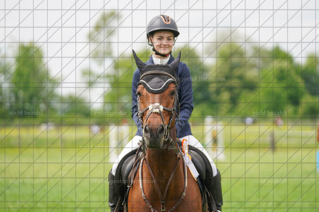 20240509-FAH02680 | Turnierbilder der Turnierfotografen Bayern, Pferdesport Fotografie, Reitsportbilder, Turnier Landberg am Lech, Turnierbilder bayern, Fotoagentur Herrmann