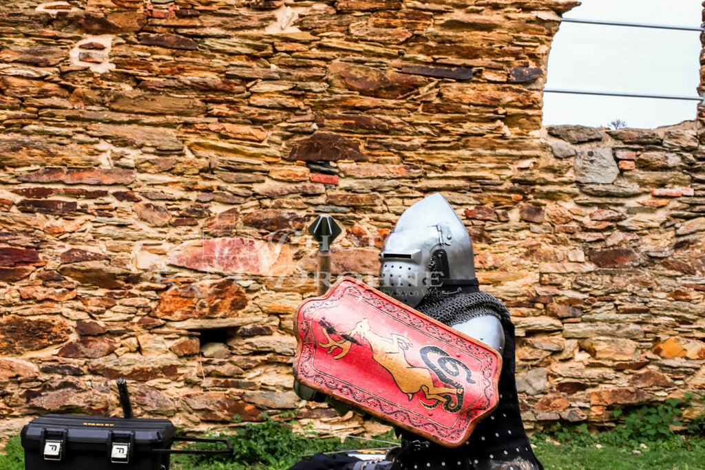 Rheinfels Ritter-2975 | Burg Ruine Rheinfels ist die größte Festungsanlage zwischen Koblenz und Bingen am Oberen Mittelrhein. - Realisiert mit Pictrs.com