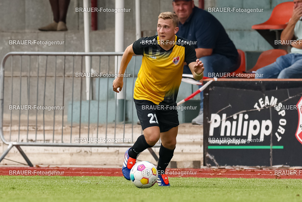 1_SVSKFC_20250726_0958.JPG -  - SV Schermbeck - KFC Uerdingen  - Testspiel | Schermbeck, Deutschland, 26.07.25: Jan Bachmann (KFC Uerdingen) in Aktion, am Ball, Einzelaktion während des Testspiel Spiels zwischen SV Schermbeck - KFC Uerdingen  in der Volksbank Arena am 26. July 2025 in Schermbeck, Deutschland. (Foto von Stefan Brauer/Brauer-Fotoagentur)