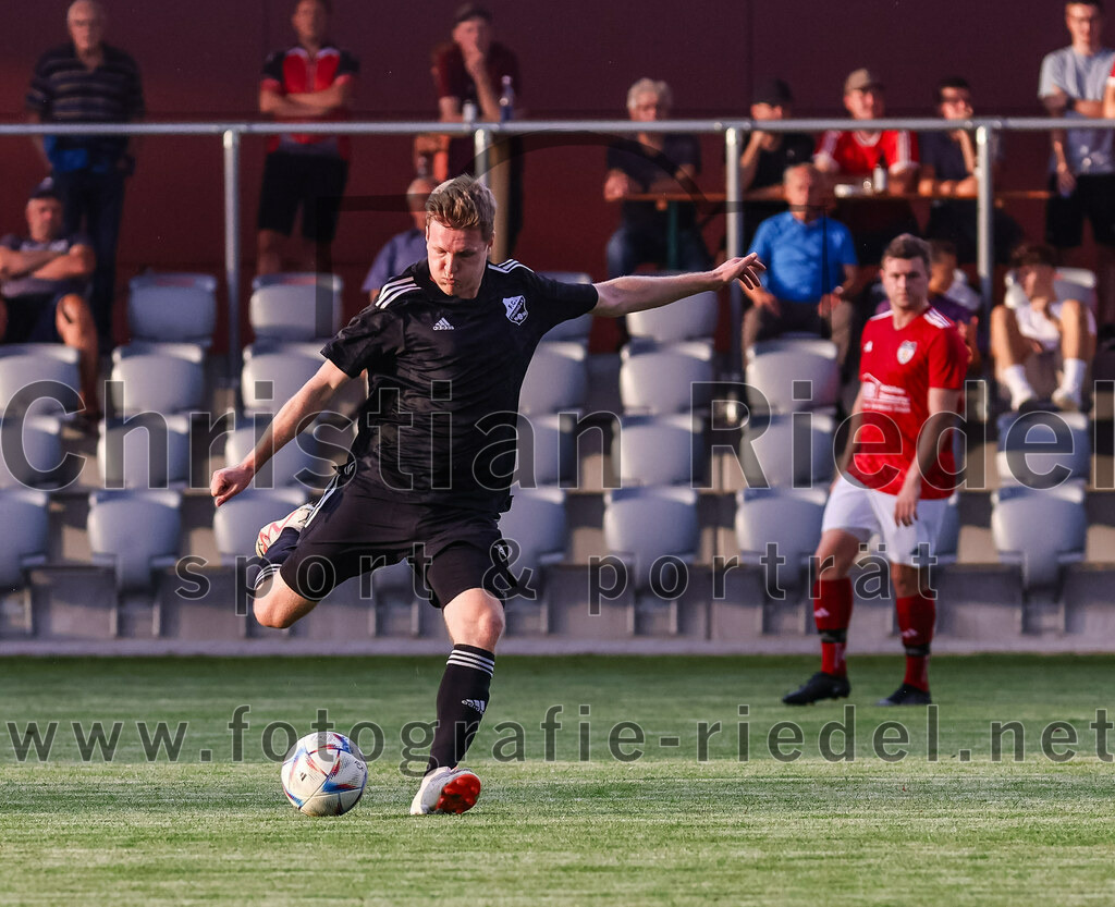 2023-08-25_036_FC_Finsing_gegen_FC_Lengdorf | Finsing, Deutschland, 25.08.2023:
Fußball, Kreisliga 2023 / 2024, 6. Spieltag, FC Finsing gegen FC Lengdorf, Endergebnis: 5:0

Fabian Kövener (FC Finsing, #12)

Foto: Christian Riedel / fotografie-riedel.net