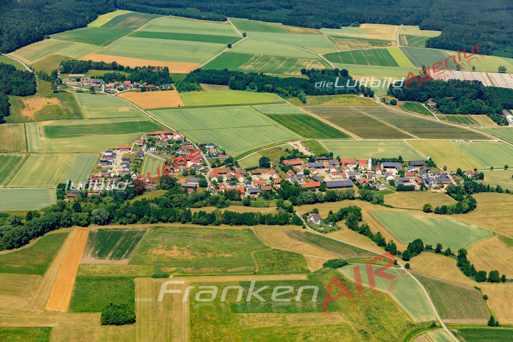 greissing-geiselhoering-geschenk-idee-607-2023 | Das Luftbild zeigt : Greißing Geiselhöring - Die Luftaufnahme wurde 2023 vom UL-Flugzeug aus erstellt ( keine Drohne ) - 
Hochauflösende Luftaufnahme - Für grossformatige Ausdrucke geeignet. Die Geschenkidee !
Mit Lizenz und Bildrechte bestellbar