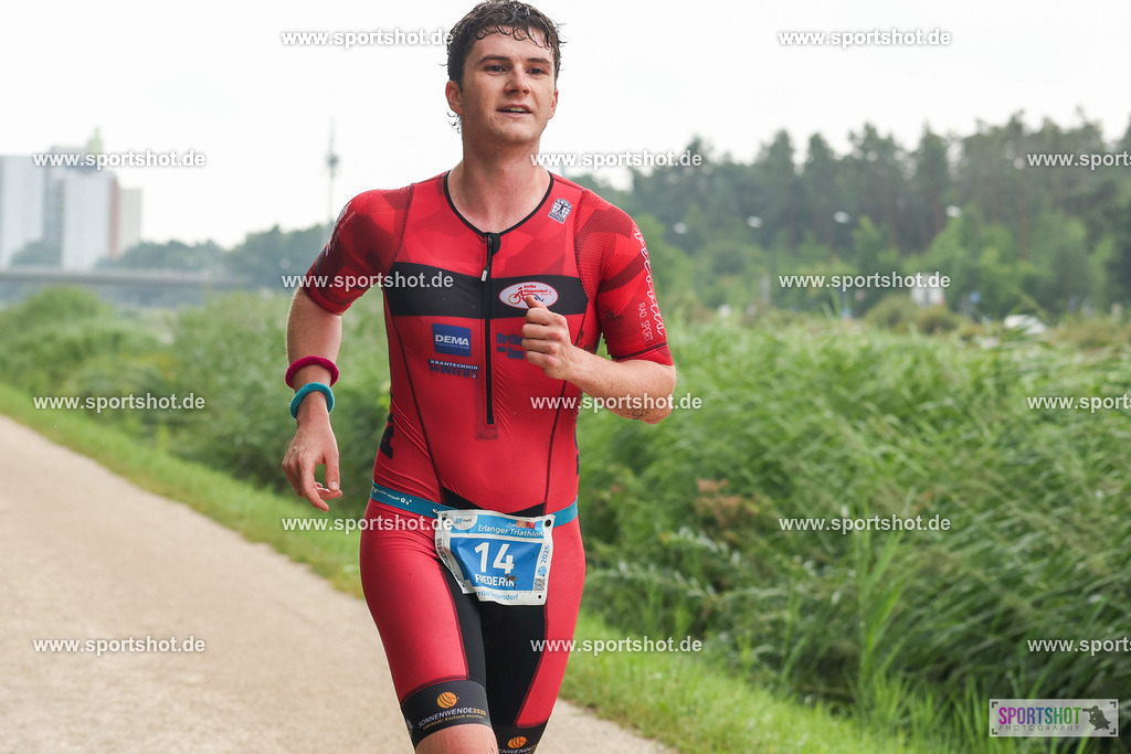 LUR_1772 | 34. M-net Erlanger Triathlon 2025 #erlangertriathlon  #mnettriathlon2025 #mnettriathlon #team #olympischedistanz #mitteldistanz #triathlon #maindonaukanal  #erlangertriathlon2025 #yourpictrs #tv1848 #tv1848erlangen  #triathlonbayern #sportinerlangen #demsportverbunden #sportshot_your_pictrs Copyright: www.sportshot.de