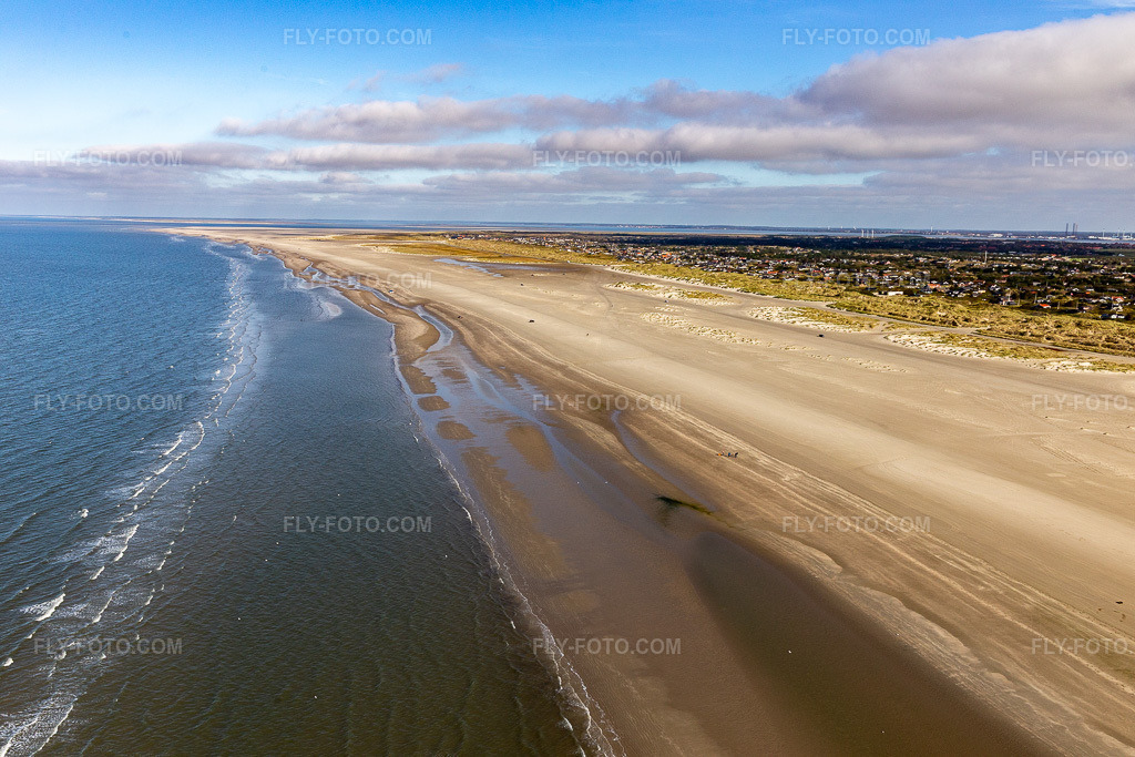 Aerial view: Sandy beach landscape along the coastline on the west coast of the North Sea island of Fanø in Fanø in the state South Denmark, Denmark.Photo: IMG_118616.jpg taken on 09/21/2019 by Werner Riehm/FLY-FOTO.comResolution of the original: 5472 x 3648 px