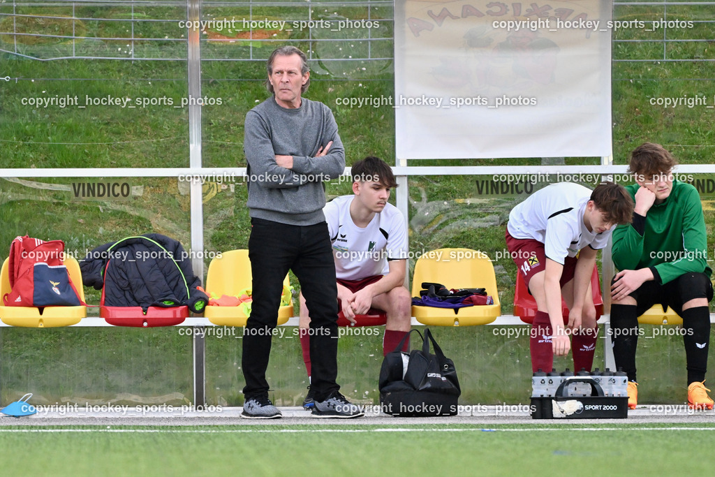 SV Spittal vs. VST Völkermarkt 5.4.2024 | Spielerbank VST Völkermarkt, Headcoach VST Völkermarkt Franz Polanz, SV Spittal vs. VST Völkermarkt 5.4.2024, SV Spittal vs. VST Völkermarkt am 05.04.2024 in Spittal an der Drau (Goldeck Stadion), Austria, (Photo by Bernd Stefan)