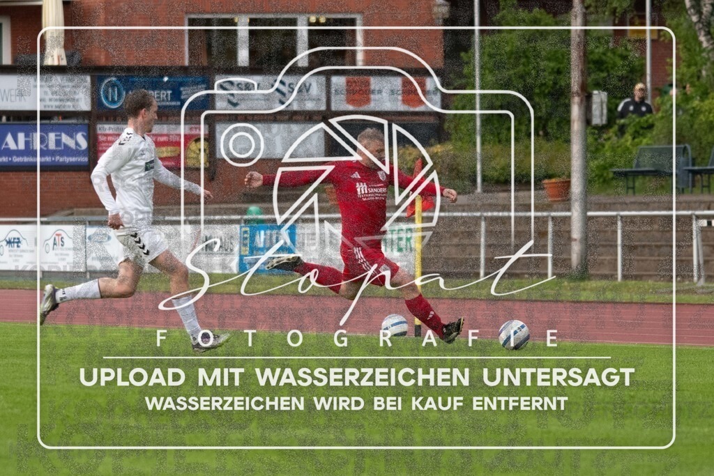Bezirksliga Herren LG - TV Jahn Schneverdingen II vs. Buchholzer FC | Hauke Hübscher (TV Jahn Schneverdingen II #7), Colin Abele (Buchholzer FC #27); Bezirksliga Herren LG - TV Jahn Schneverdingen II vs. Buchholzer FC am 15.05.26 in Osterwald-Stadion, Schneverdingen - Realisiert mit Pictrs.com