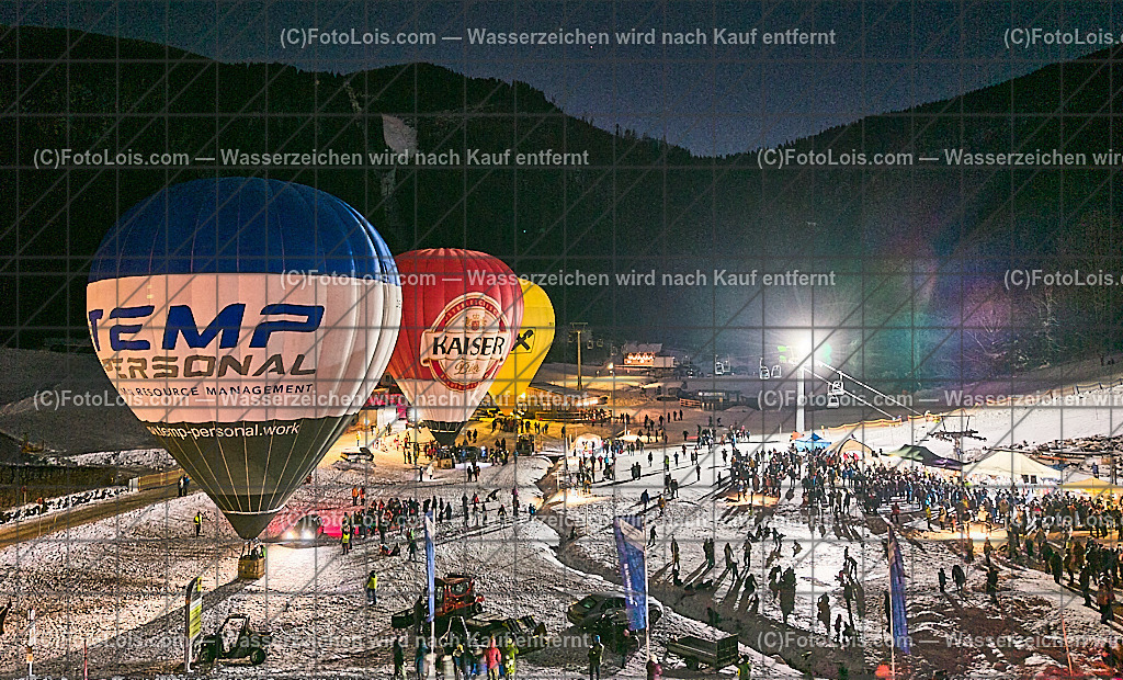 DJI_20251228171742_0037_D_Luftbild_NACHTderBALLONE | ... mit dem Ballonclub Ötscherland, einer Schauübung der Bergrettung, der Perchtegruppe Gaming 'Ötscherteufeln', dem Musikverein Lackenhof und sehr vielen Besuchern und Gästen aus nah und fern, So 28. Dezember 2025. Luftbildaufnahme.