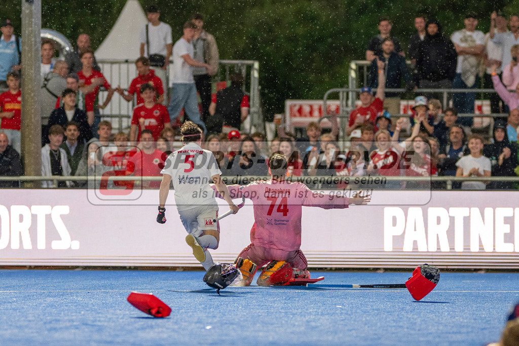 Final4_20250531-2051-Z82_8667 | Krefeld, Deutschland, 31.05.2025:  Feldhockey Final4 2025 – „Deutsche Feldhockey-Meisterschaften 2025“ im Gerd-Wellen-Hockeyanlage am 31.05.2025 in Krefeld, Deutschland. (Foto von Kramhöller/Fehrmann/Kaste)Krefeld, Germany, 31.05.2025: Feldhockey Final4 2025 – „Deutsche Feldhockey-Meisterschaften 2025“ in Gerd-Wellen-Hockeyanlage at 31.05.2025 in Krefeld, Deutschland. (Foto from Kramhöller/Fehrmann/Kaste)