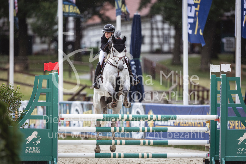240712_BHO_A2-Springen-2-239 | Deine schönsten Turniermomente als professionelle Fotos! Entdecke hochwertige Pferdesport-Fotografie im Online-Shop. Jetzt Fotos finden & bestellen!