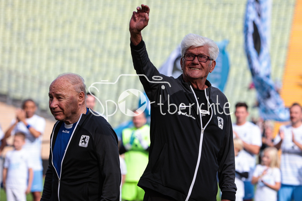FC Bayern Muenchen - TSV 1860 Muenchen | 1860 Trainer Karsten Wettberg neben Werner Lorant in Aktion