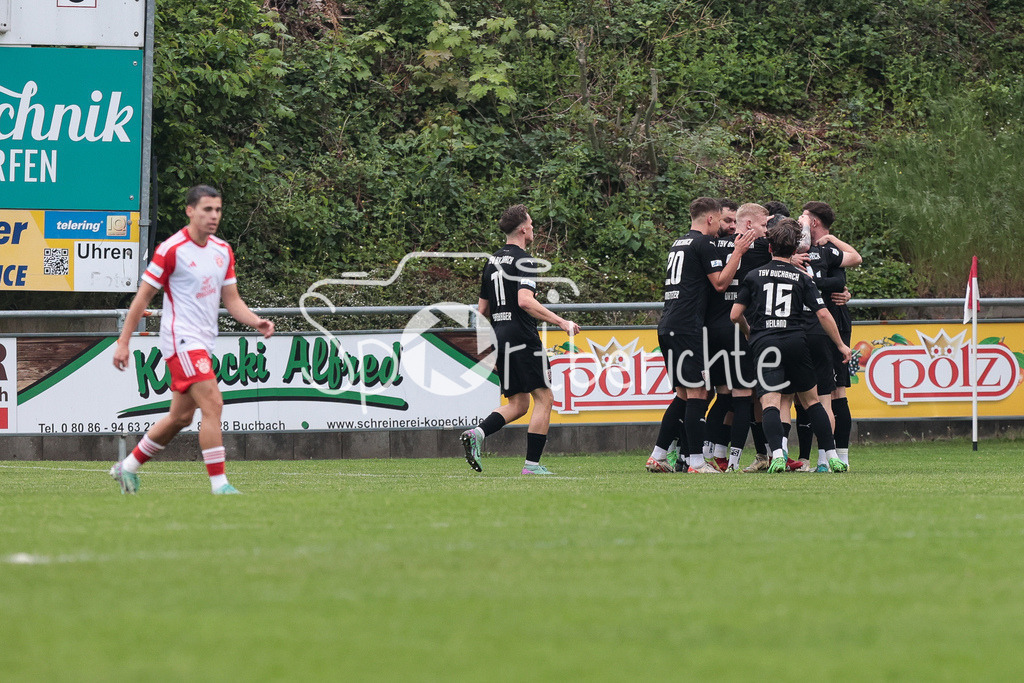 TSV Buchbach - FC Bayern Amateure | Jubel der Hausherren nach dem Treffer zum 1-0 durch Kevin HINGERL (TSV #7) / Tor / Freude / Torschuetze