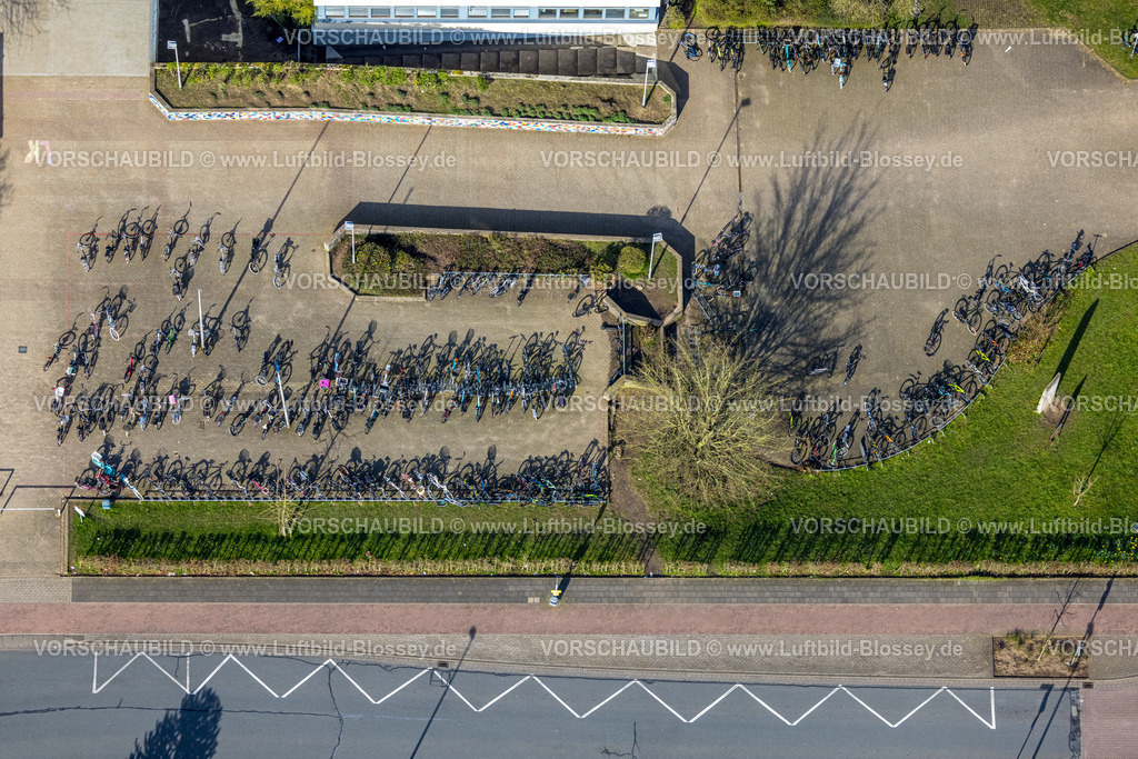 Emmerich240313410 | Luftbild, Fahrräder Ansammlung und Fahrrad Stellplatz am Städt. Willibrord-Gymnasium, Emmerich, Emmerich am Rhein, Nordrhein-Westfalen, Deutschland