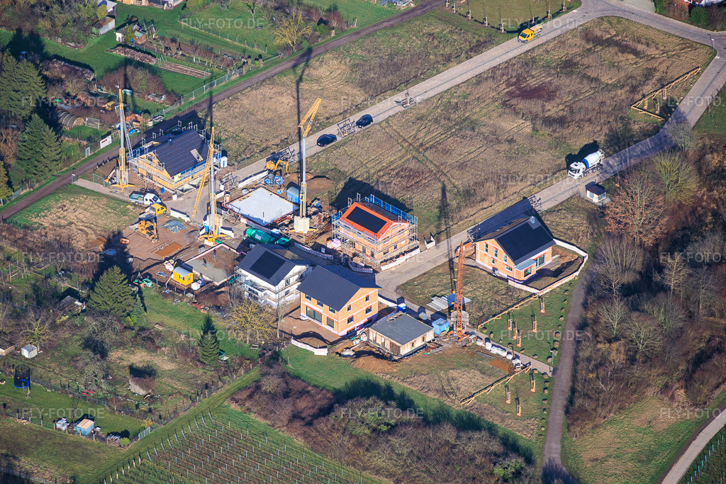 Luftbild: Mehframilienhaus-Baustellen im Neubaugebiet an der Prinz-Eugen-Straße im Ortsteil Arzheim in Landau im Bundesland Rheinland-Pfalz in Deutschland. Foto: IMG_153158.jpg vom 25.02.2026 durch Werner Riehm/FLY-FOTO.de