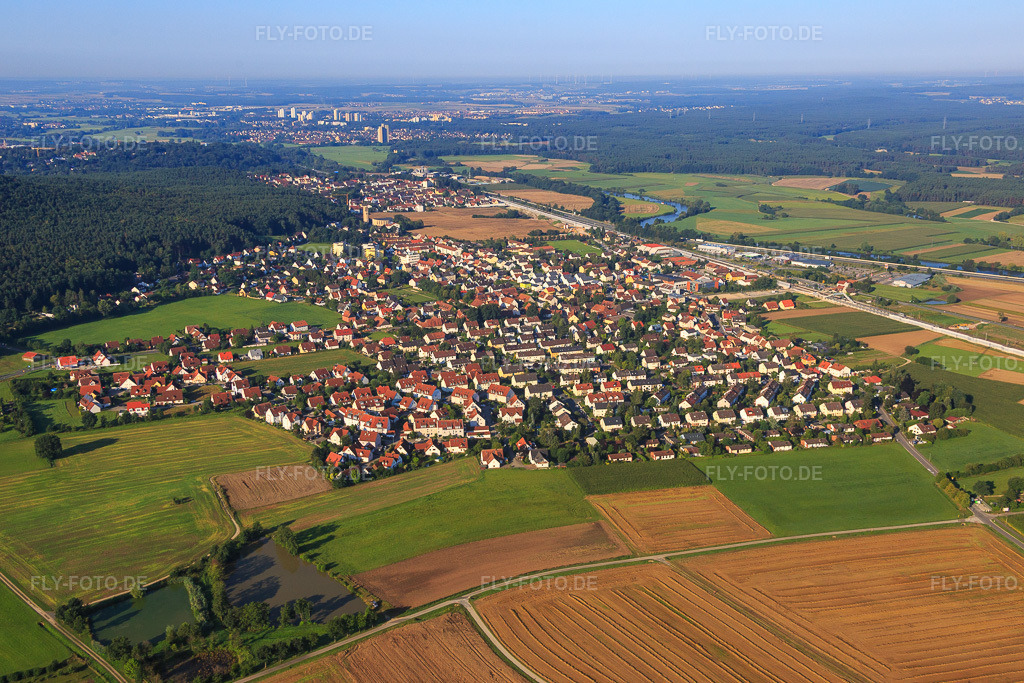 Luftbild: Ortsansicht an der A73 aus Nordosten in Bubenreuth im Bundesland Bayern in Deutschland. Foto: IMG_092652.jpg vom 07.08.2016 durch Werner Riehm/FLY-FOTO.de