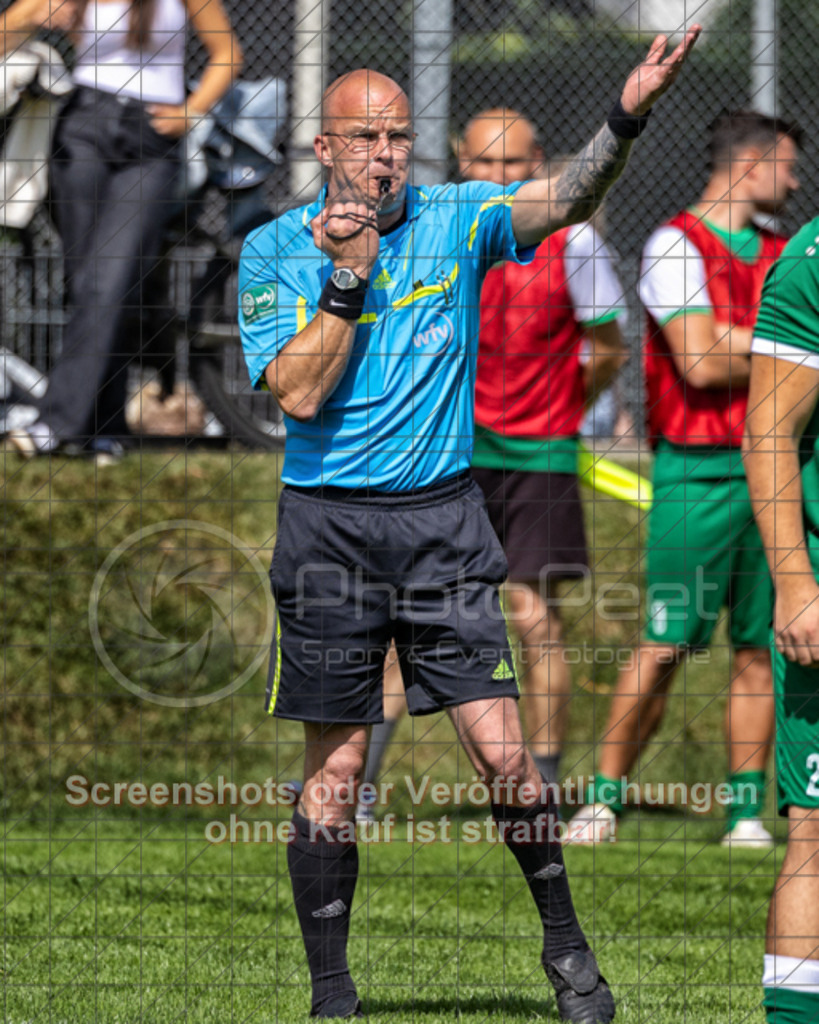 20250824_150220_0218-Bearbeitet-2 | #,KSG Eislingen (grün) vs. SGM Jebenhausen-Bezgenriet (orange), Fussball, Kreisliga A3 - Bezirk Neckar/Fils, 01. Spieltag, Saison 2025/2026, Rasensportplatz, Albstraße 69, 73054 Eislingen, 24.08.2025 - 15:00 Uhr,Foto: PhotoPeet-Sportfotografie/Peter Harich