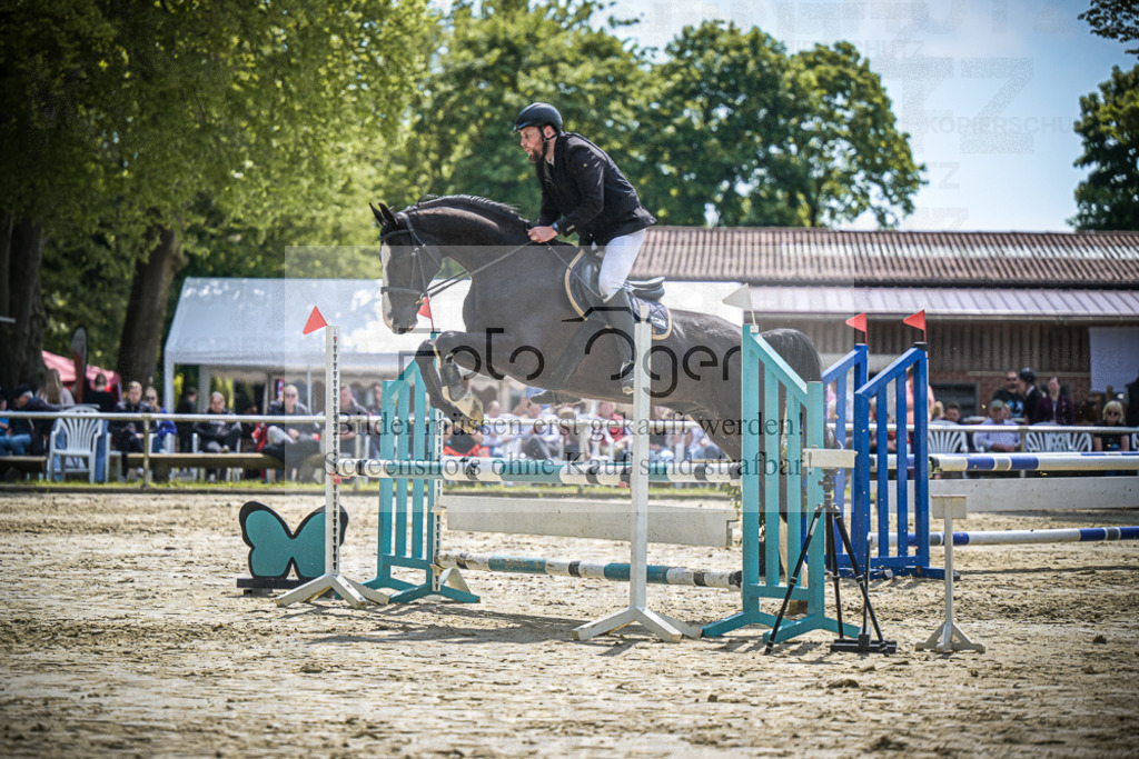 DOS_9895 | Entdecke hochwertige Reitturnierfotos von Foto Oger. Professionell, emotional und authentisch – jetzt Lieblingsmomente im Shop bestellen.Deutschlandweite Turnierfotografie. - Realisiert mit Pictrs.com