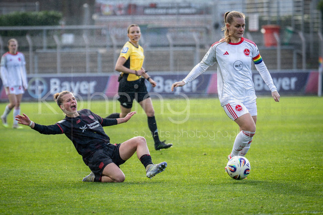 Frauen Fußball-Bundesliga; Bayer 04 Leverkusen - 1. FC Nürnberg, 31.01.2026 | Kristin Kögel (Bayer 04 Leverkusen, 11) geht zu Boden; Bayer 04 Leverkusen - 1. FC Nürnberg an Spieltag 16 der Google Pixel Frauen-Bundesliga am 31.01.2026 im Ulrich-Haberland-Stadion in Leverkusen (Nordrhein-Westfalen). DFL REGULATIONS PROHIBIT ANY USE OF PHOTOGRAPHS AS IMAGE SEQUENCES AND/OR QUASI-VIDEO.