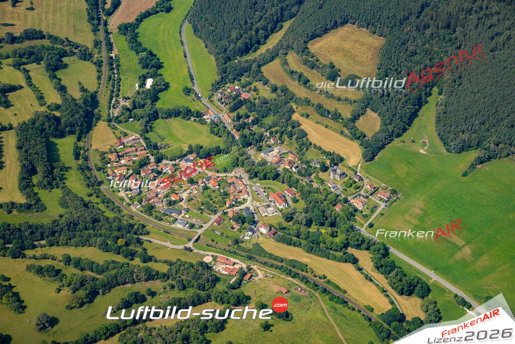 Das Luftbild zeigt : Quittelsdorf Königsee - Die Luftaufnahme wurde 2024 vom UL-Flugzeug aus erstellt ( keine Drohne ) - Hochauflösende Luftaufnahme - Für grossformatige Ausdrucke geeignet. Die Geschenkidee !Mit Lizenz und Bildrechte bestellbar