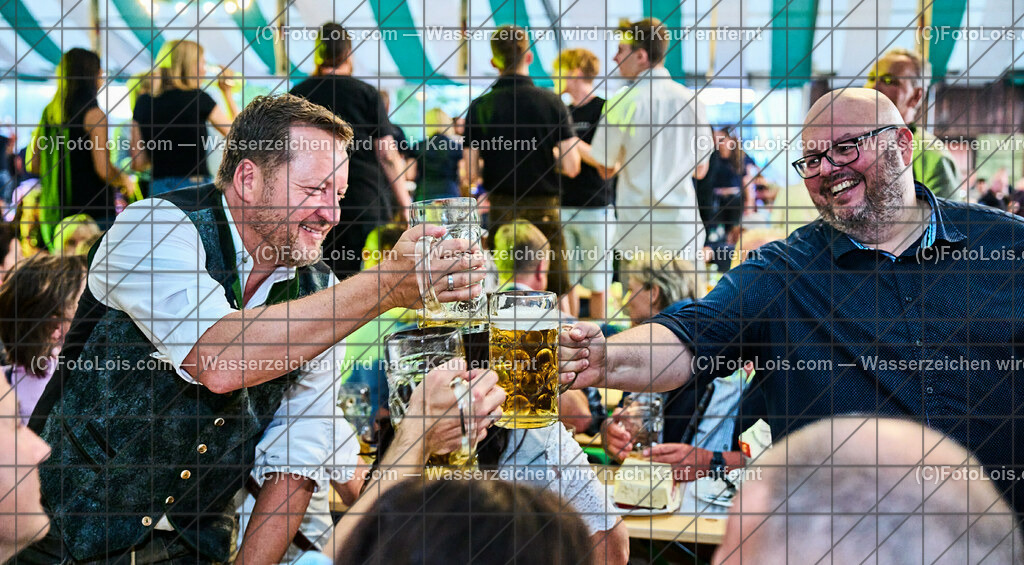ALP5882_VOLKSFEST_Bieranstich_Ehrengaeste | (C)FotoLois.com, Alois Spandl, BIERANSTICH im Festzelt beim WIESELBURGER VOLKSFEST mit den TSCHECHEN als Vorband und dem Auftritt von Die HIGHLIGHTS, Mi 28. Juni 2023.