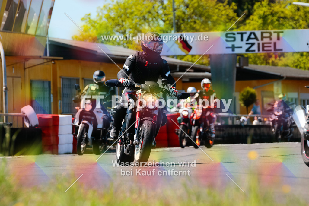 Moto-TeamOBK-22310 | Hier findet Ihr Bilder von Touristenfahrten auf der Nürburgring Nordschleife oder von anderen Veranstaltungen die ich besucht habe. Viel Spass beim Durch Schauen 