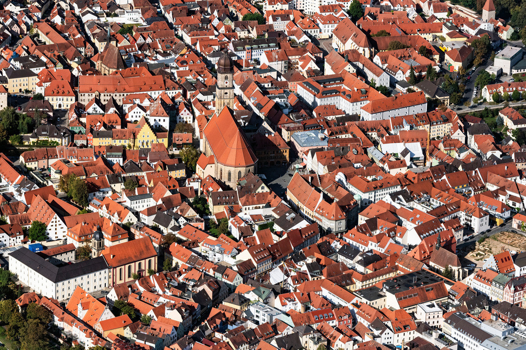 dr__0018506.jpg | AMBERG 11.09.2018 Stadtansicht des Innenstadtbereiches mit der Basilika St. Martin in Amberg im Bundesland Bayern, Deutschland. // Down town area with of Basilika St. Martin in Amberg in the state Bavaria, Germany. Foto: Daniel Reiter